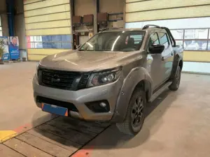 Nissan Navara NP300 Tekna DoKa AHK LED Sitzhzg 360°