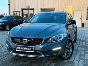 Volvo V60 Cross Country D4 Momentum / Bi-Xenon / Navi
