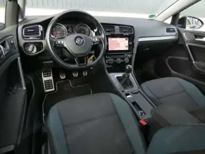 Volkswagen Golf 1.6 TDI IQ.DRIVE Navi ACC SHZ 1-Hand Bild 3