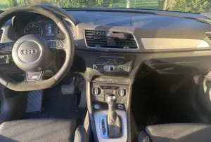 Audi Q3 Q3 2.0 TFSI quattro S tronic sport Bild 2