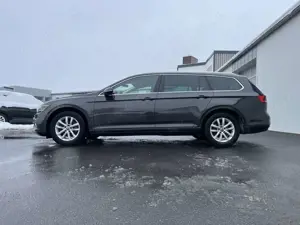 Volkswagen Passat Variant 2.0 TDI DSG Business 175€ m.20% Anz. AHK TravelA Bild 2