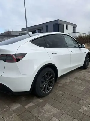 Tesla Model Y Model Y Long Range Dual Motor AWD Bild 3