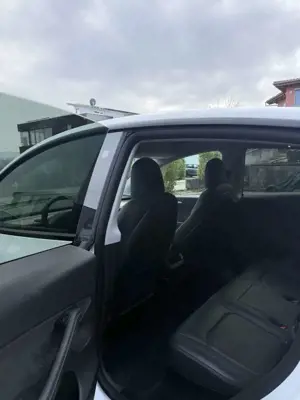 Tesla Model Y Model Y Long Range Dual Motor AWD Bild 5