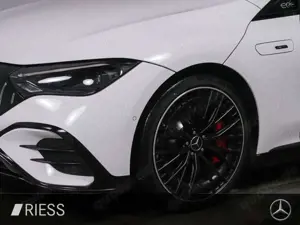 Mercedes-Benz EQE 53 AMG 4M Night Distr Pano HUD Hyper Burme 21 Bild 4