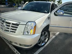 Cadillac Escalade EXT 6.2 V8 - LED XENON BOSE LEDER - TÜV NEU Bild 3