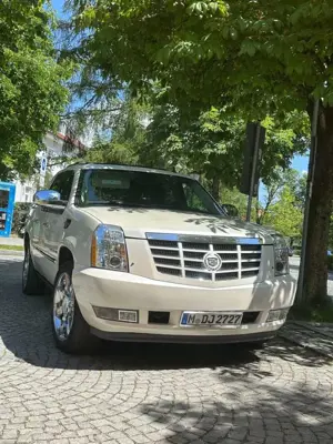 Cadillac Escalade EXT 6.2 V8 - LED XENON BOSE LEDER - TÜV NEU Bild 2