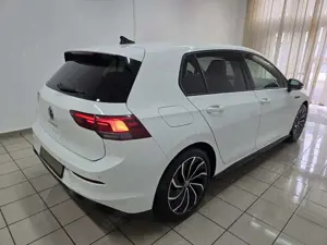 Volkswagen Golf VIII 2.0 TDI Lim. R-Line DSG LED+ Navi ACC CarPlay Bild 3