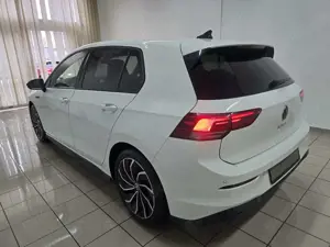 Volkswagen Golf VIII 2.0 TDI Lim. R-Line DSG LED+ Navi ACC CarPlay Bild 2