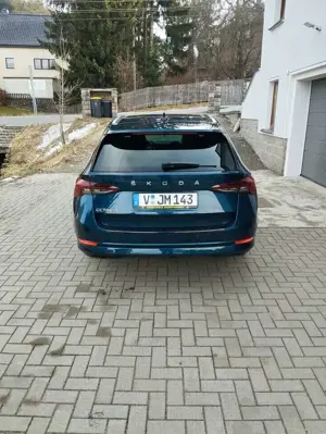 Skoda Octavia Combi 2.0 TDI DSG First Edition Bild 4