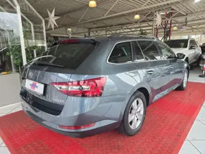 Skoda Superb Combi Ambition+SHZ+KLIMA+PDC+TEMPOMAT+ Bild 5