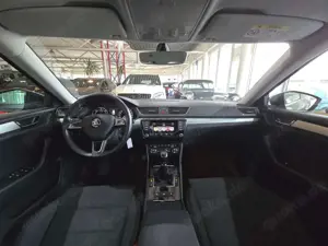 Skoda Superb Combi Ambition+SHZ+KLIMA+PDC+TEMPOMAT+ Bild 4