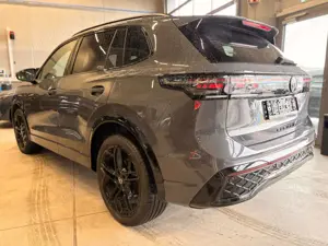 Volkswagen Tiguan 2,0TSI DSG 4Mot R-Line Black Style 20´´ Bild 4