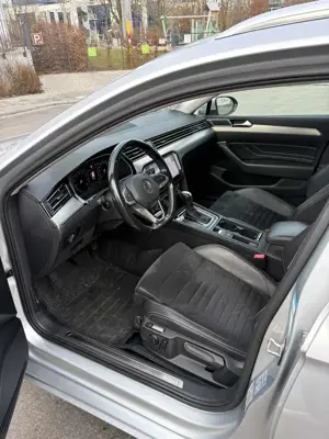 Volkswagen Passat Variant 2.0 TSI OPF DSG 4Motion Elegance Bild 4