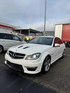 Mercedes-Benz C 63 AMG SPEEDSHIFT MCT Performance Package