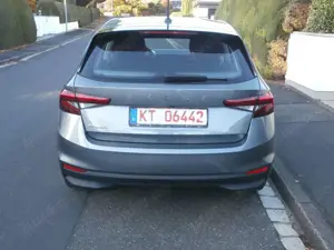 Skoda Fabia Selection 1.5TSI-DSG, Klima LM PDC LED 5J. Garant Bild 2