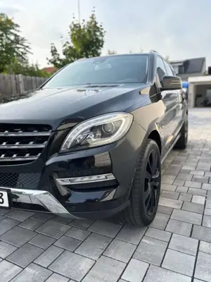 Mercedes-Benz ML 350 BlueTEC 4MATIC 7G-TRONIC Bild 2