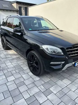 Mercedes-Benz ML 350 BlueTEC 4MATIC 7G-TRONIC Bild 3