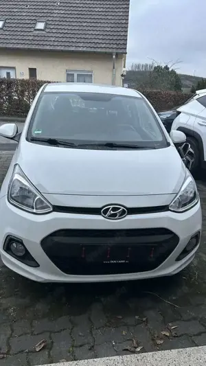 Hyundai i10 1.2 Automatik, Sondermodel Bild 3