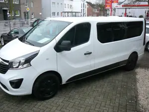 Opel Vivaro Combi L2H1  2,9t,9 Sitzer,Navigation,Klima,AHK,usw