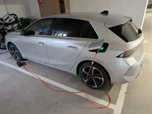 Opel Astra Astra Plug-In-Hybrid Plug-In-Hybrid Business Elegance Bild 2