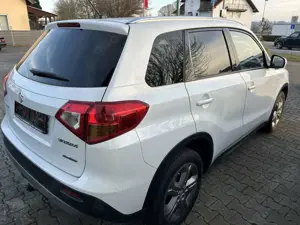 Suzuki Vitara *Allgrip*Automatik*Kamera*AHK*8fach Bereift* Bild 4