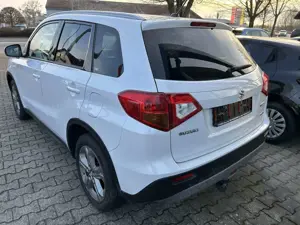 Suzuki Vitara *Allgrip*Automatik*Kamera*AHK*8fach Bereift* Bild 3