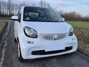 smart forTwo smart fortwo coupe truestyle mit Panoramadach und ganz neuen Ganzjahresreifen
