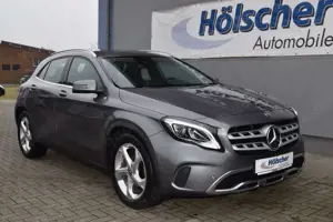 Mercedes-Benz GLA 180 !AUTOMATIK!Nani,AHK,LED,Scheinw,
