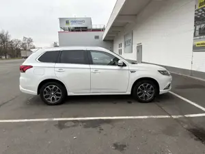 Mitsubishi Outlander PHEV Intro Edition 4WD Bild 2