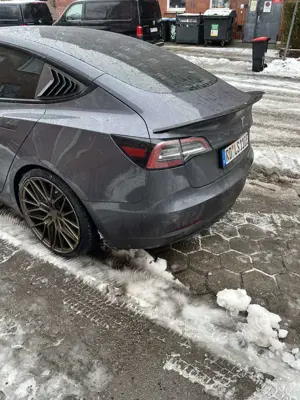 Tesla Model 3 Model 3 Standard Reichweite Plus Hinterradantrieb Bild 2