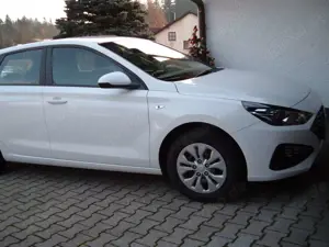 Hyundai i30 i30 1.5 Pure 1,5 Vierzylinder 110PS Bild 2