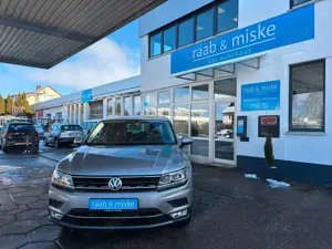 Volkswagen Tiguan Highline 4Motion *LED/AHK/SHZ/Pano*