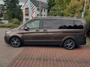 Mercedes-Benz V 220 CDI Lang, Familien-Lounge, Panorama | 7-SitzeTisc