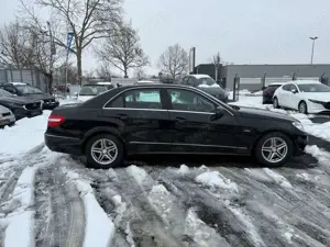Mercedes-Benz E 250 E Limousine E 250 CGI BlueEfficiency *NAVI Bild 1