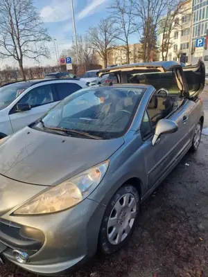 Peugeot 207 207 CC 120 VTi Sport Bild 2