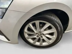 Skoda Scala 1.0TSI DSG Tour AHK Cam LED PDC Sitzheiz Bild 5