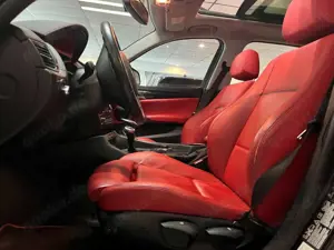 BMW X1 25 d xDrive VOLL-Leder rot+Panodach+BI-XENON+ Bild 2