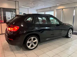 BMW X1 25 d xDrive VOLL-Leder rot+Panodach+BI-XENON+ Bild 5