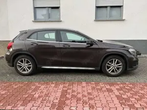 Mercedes-Benz GLA 180 GLA 180 Street Style (156.942)