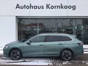 Volkswagen Passat Variant 2.0 TDI DSG Elegance Leder Pano AHK