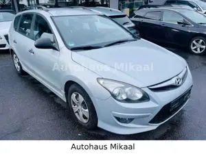 Hyundai i30 CW blue 1.6 CRDi 66 kW Classic