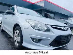 Hyundai i30 CW blue 1.6 CRDi 66 kW Classic Bild 2