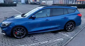 Ford Focus Turnier 2.3 EcoBoost SS ST mit Styling-Paket