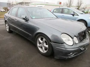 Mercedes-Benz E 320 CDI AVANTGARDE ~ liomusin ~