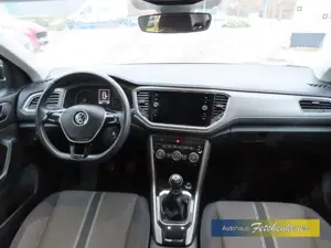 Volkswagen T-Roc Style m. KLIMAAUT+KAMERA+SHZ+BLUET+ALU+GJR Bild 5