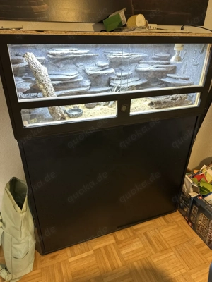 Terrarium mit Unterschrank