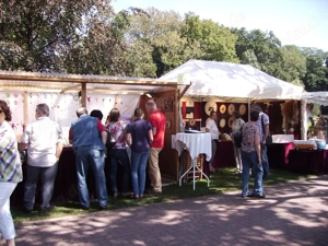 Ferienjob, Aushilfe für Mittelalter - und Kunsthandwerkermärkte gesucht.