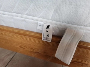 Bettliege mit Matratze