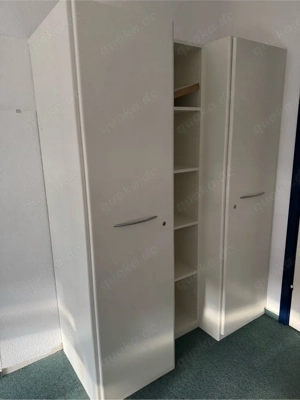 Schränke,  Regale, Stühle etc aus Praxisaufgabe Bild 4