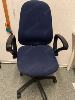 Schränke,  Regale, Stühle etc aus Praxisaufgabe Bild 7